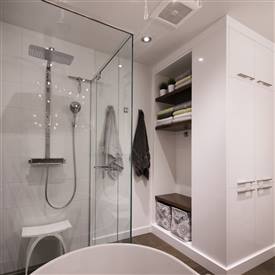 Rénovation de salle de bain avec meuble en laque opaque et merisier teint - Créations-folie-bois